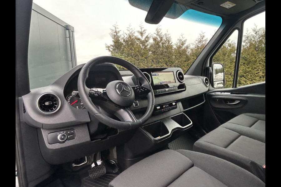 Mercedes-Benz Sprinter 317 CDI AUTOMAAT FACE-LIFT 3.5T RWD / L2H2 / *** 9.061 KM !!*** / LED / STOELVERW / DODEHOEK / MBUX 270 A DEUREN / AIRCO / CRUIS