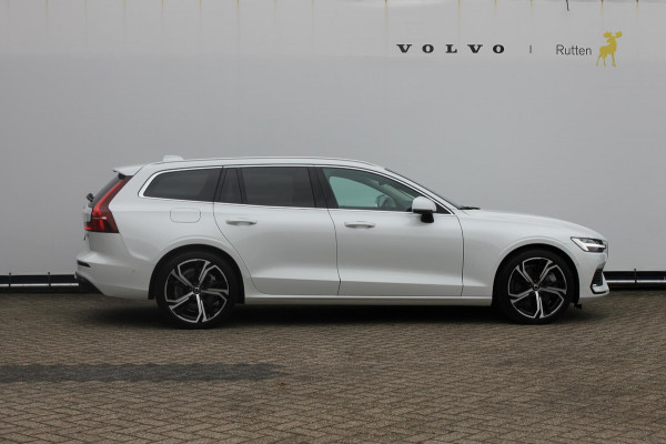 Volvo V60 T6 350PK Plug-in hybrid AWD Plus Bright Long Range / 19" lichtmetalen velgen / Harman Kardon Audio / Adaptieve Cruise Control / Elektrisch verstelbare voorstoelen met geheugen