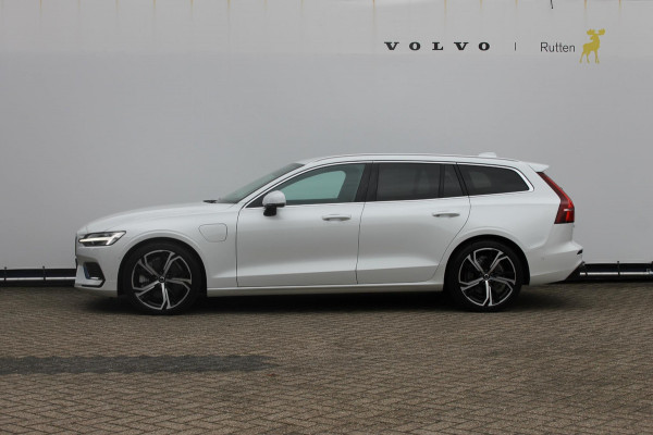 Volvo V60 T6 350PK Plug-in hybrid AWD Plus Bright Long Range / 19" lichtmetalen velgen / Harman Kardon Audio / Adaptieve Cruise Control / Elektrisch verstelbare voorstoelen met geheugen