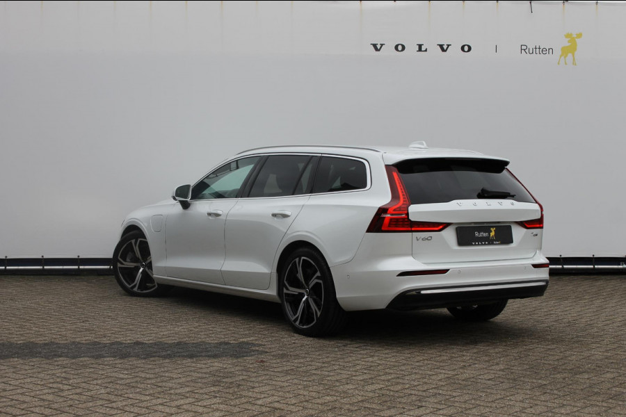Volvo V60 T6 350PK Plug-in hybrid AWD Plus Bright Long Range / 19" lichtmetalen velgen / Harman Kardon Audio / Adaptieve Cruise Control / Elektrisch verstelbare voorstoelen met geheugen