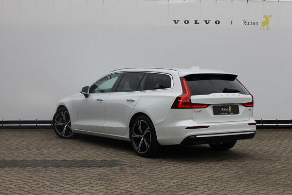 Volvo V60 T6 350PK Plug-in hybrid AWD Plus Bright Long Range / 19" lichtmetalen velgen / Harman Kardon Audio / Adaptieve Cruise Control / Elektrisch verstelbare voorstoelen met geheugen