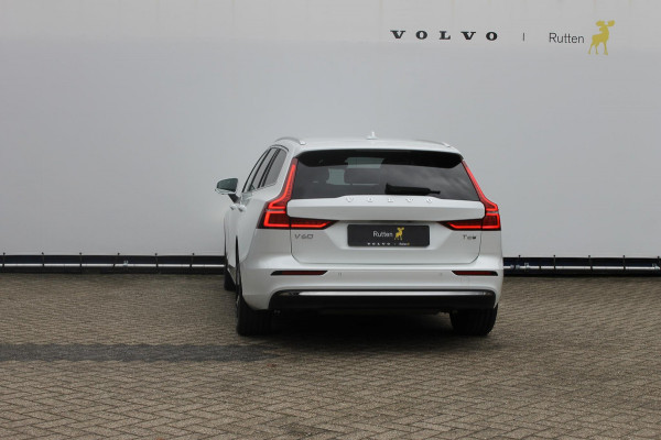Volvo V60 T6 350PK Plug-in hybrid AWD Plus Bright Long Range / 19" lichtmetalen velgen / Harman Kardon Audio / Adaptieve Cruise Control / Elektrisch verstelbare voorstoelen met geheugen