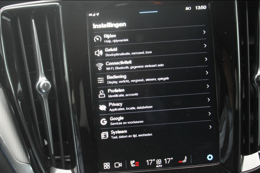 Volvo V60 T6 350PK Plug-in hybrid AWD Plus Bright Long Range / 19" lichtmetalen velgen / Harman Kardon Audio / Adaptieve Cruise Control / Elektrisch verstelbare voorstoelen met geheugen