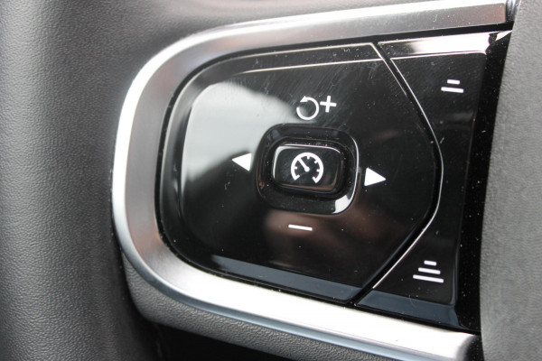 Volvo V60 T6 350PK Plug-in hybrid AWD Plus Bright Long Range / 19" lichtmetalen velgen / Harman Kardon Audio / Adaptieve Cruise Control / Elektrisch verstelbare voorstoelen met geheugen