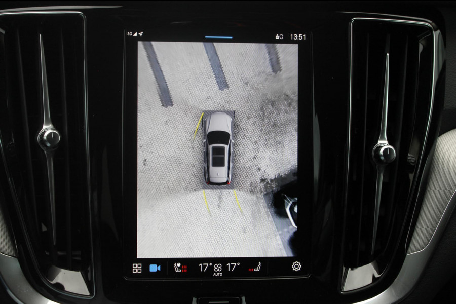 Volvo V60 T6 350PK Plug-in hybrid AWD Plus Bright Long Range / 19" lichtmetalen velgen / Harman Kardon Audio / Adaptieve Cruise Control / Elektrisch verstelbare voorstoelen met geheugen