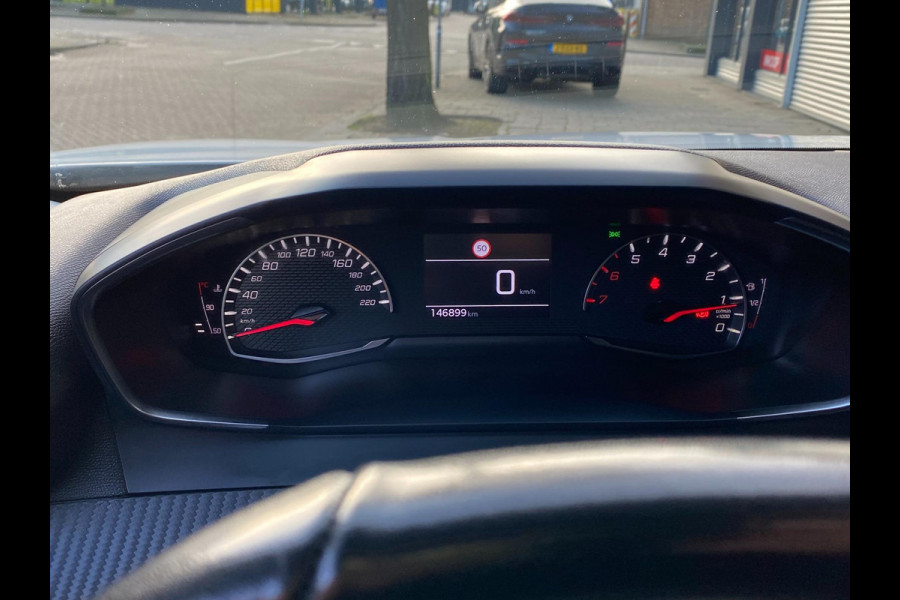 Peugeot 2008 1.2 PureTech Active Pack - Navigatie / Apple CarPlay I Airco I LED I Veiligheid pakket I Dealer onderhouden