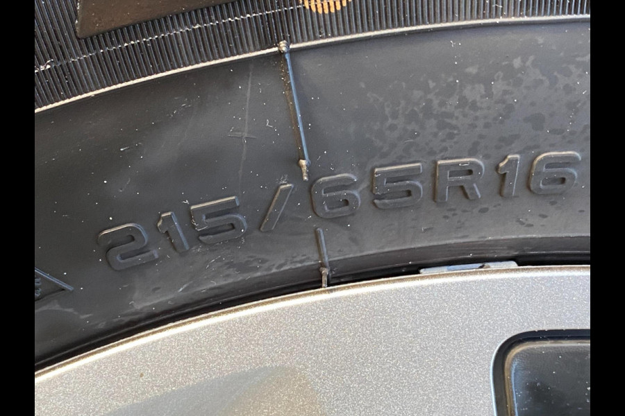 Peugeot 2008 1.2 PureTech Active Pack - Navigatie / Apple CarPlay I Airco I LED I Veiligheid pakket I Dealer onderhouden