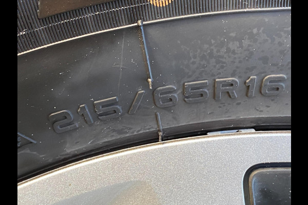 Peugeot 2008 1.2 PureTech Active Pack - Navigatie / Apple CarPlay I Airco I LED I Veiligheid pakket I Dealer onderhouden