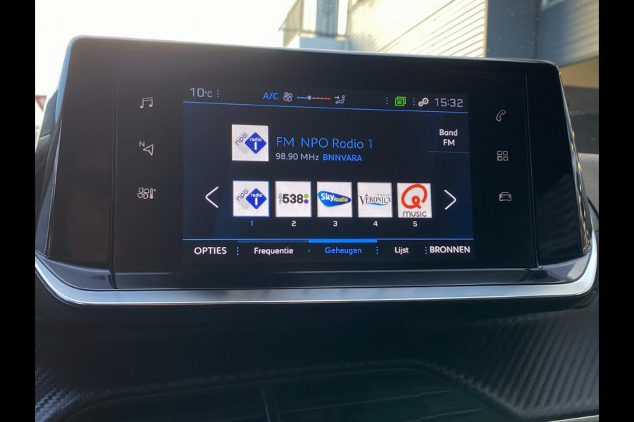 Peugeot 2008 1.2 PureTech Active Pack - Navigatie / Apple CarPlay I Airco I LED I Veiligheid pakket I Dealer onderhouden