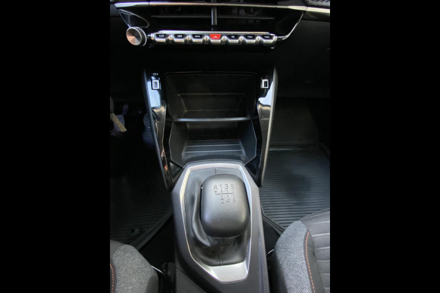 Peugeot 2008 1.2 PureTech Active Pack - Navigatie / Apple CarPlay I Airco I LED I Veiligheid pakket I Dealer onderhouden