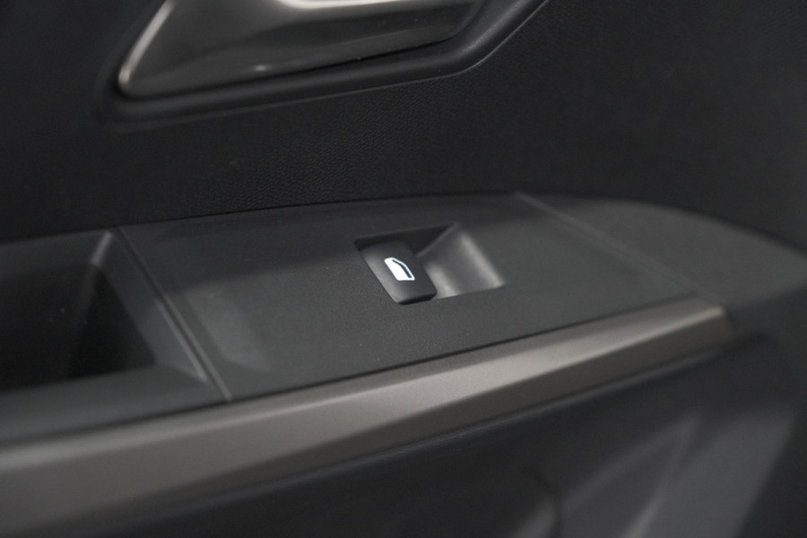 Peugeot 5008 1.2 Hybrid 136 e-DCS6 Allure | 7 Zitplaatsen | Camera | Stoelverwarming | Navigatie