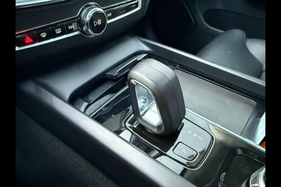 Volvo XC60 2.0 T6 Recharge AWD | PHEV | Pano | Leder | Camera