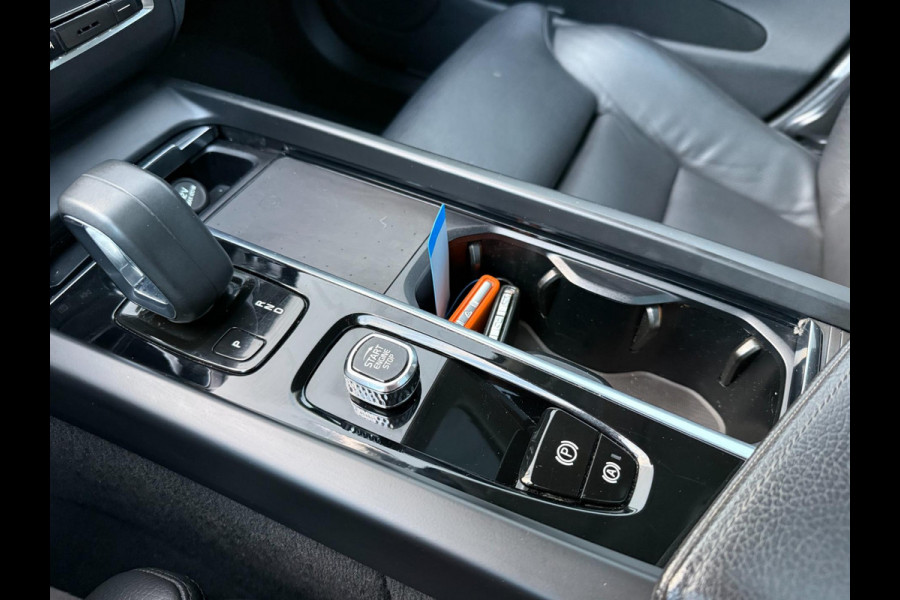 Volvo XC60 2.0 T6 Recharge AWD | PHEV | Pano | Leder | Camera