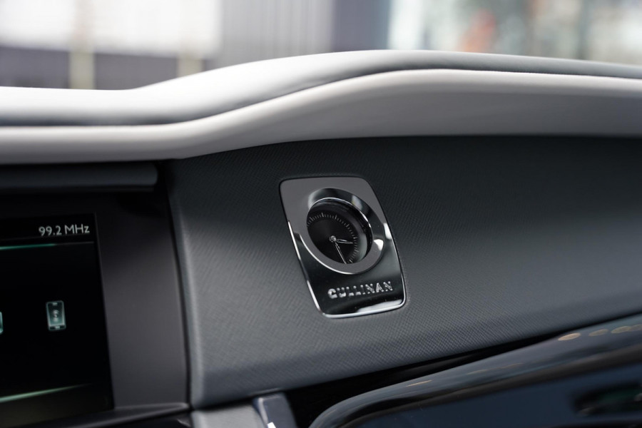Rolls-Royce Cullinan 6.75 V12 / Bespoke Audio / Starlight / Twin-Coachline