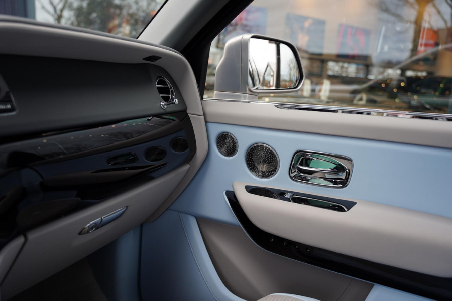 Rolls-Royce Cullinan 6.75 V12 / Bespoke Audio / Starlight / Twin-Coachline