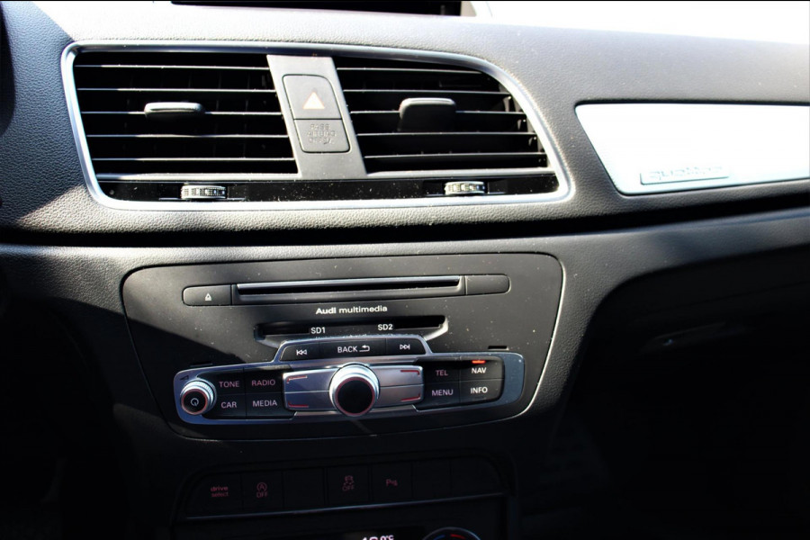 Audi Q3 2.0 TFSI Quattro Sport line | S-tronic | Trekhaak | LEER |