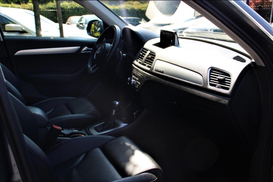 Audi Q3 2.0 TFSI Quattro Sport line | S-tronic | Trekhaak | LEER |