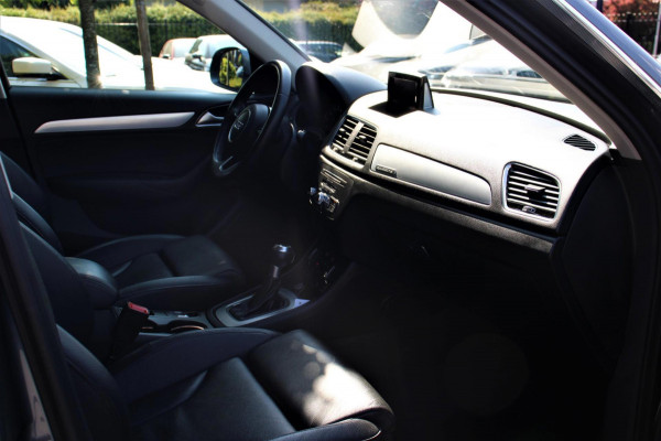 Audi Q3 2.0 TFSI Quattro Sport line | S-tronic | Trekhaak | LEER |