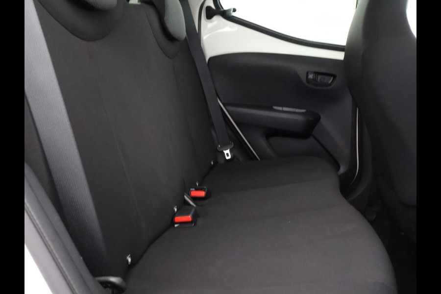 Toyota Aygo 1.0 VVT-i X-Fun Bi-Tone | Airco | Bluetooth | Privacy Glass |