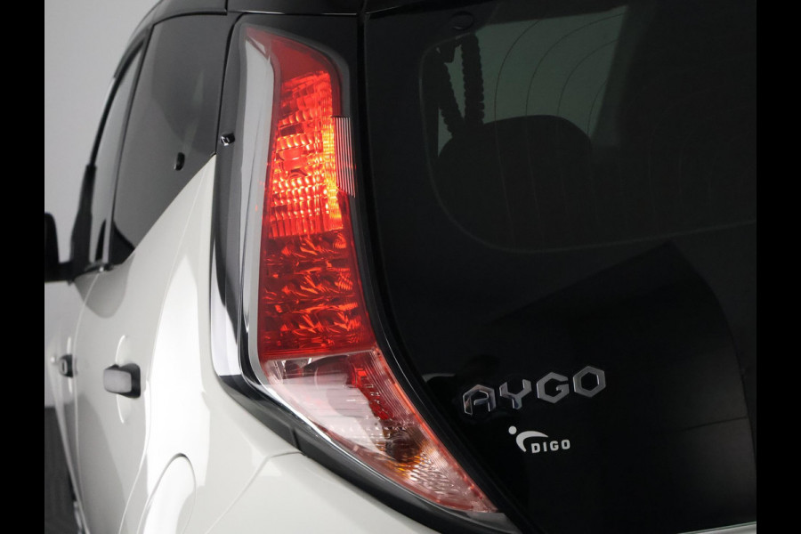 Toyota Aygo 1.0 VVT-i X-Fun Bi-Tone | Airco | Bluetooth | Privacy Glass |