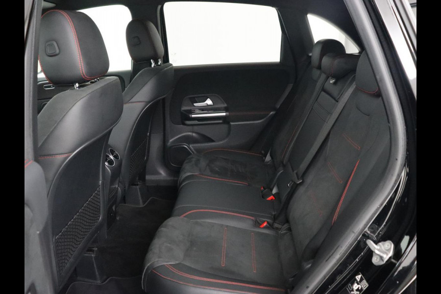 Mercedes-Benz B-Klasse 250e AMG | Trekhaak | Carplay | Stoelverwarming | Leder/Alcantara | Camera | Widescreen | Full LED | Navigatie | Park Assist | Climate control | Cruise control | PHEV | Plug In