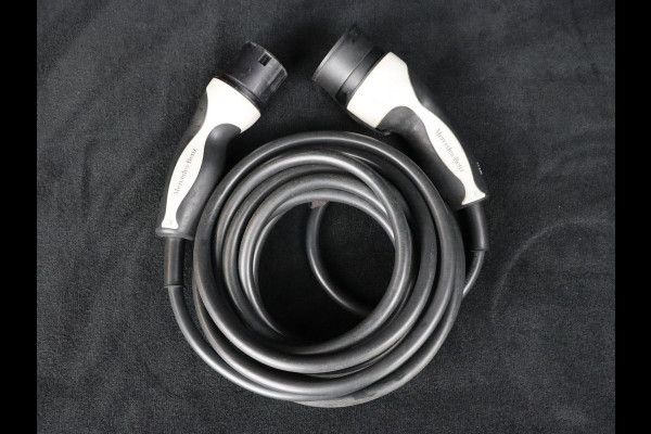 Mercedes-Benz B-Klasse 250e AMG | Trekhaak | Carplay | Stoelverwarming | Leder/Alcantara | Camera | Widescreen | Full LED | Navigatie | Park Assist | Climate control | Cruise control | PHEV | Plug In