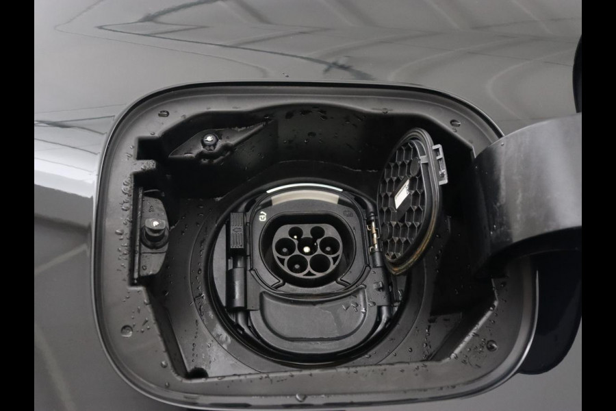 Mercedes-Benz B-Klasse 250e AMG | Trekhaak | Carplay | Stoelverwarming | Leder/Alcantara | Camera | Widescreen | Full LED | Navigatie | Park Assist | Climate control | Cruise control | PHEV | Plug In