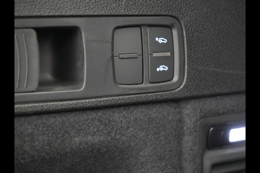 Audi Q5 Sportback 55 TFSI e Quattro 2x S-Line Plug In Hybrid 367pk PHEV | Luchtvering | Sfeerverlichting | Bang & Olufsen | Valcona Sportstoelen Verwarmd | Camera | Apple Carplay | Virtual | Keyless | Navigatie | DAB | 20"L.M |