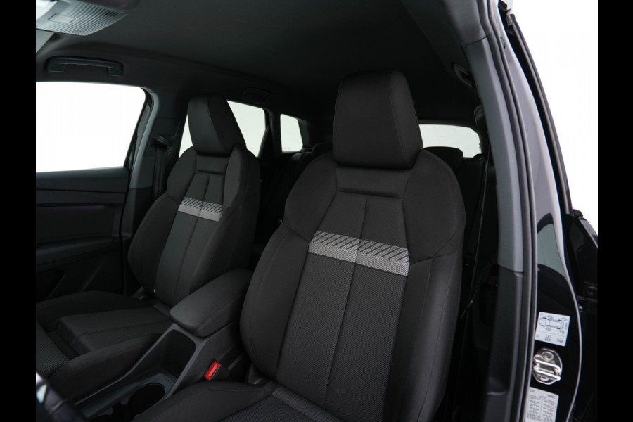 Audi Q4 e-tron 40 Launch edition Advanced Plus 77 kWh [3-Fase] {SOH-93%} (INCL-BTW) *HEATPUMP | ADAPT-CRUISE | MATRIX-LED | NAVI-FULLMAP | KEYLESS | CAMERA | DIGI-COCKPIT | DAB | AMBIENT-LIGHT | HEATED-SPORTSEATS | SHIFT-PADDLES | PRIVACY-GLASS | 19''ALU*