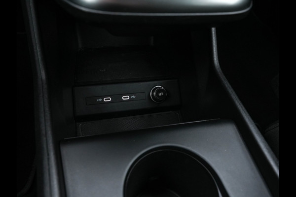 Audi Q4 e-tron 40 Launch edition Advanced Plus 77 kWh [3-Fase] {SOH-93%} (INCL-BTW) *HEATPUMP | ADAPT-CRUISE | MATRIX-LED | NAVI-FULLMAP | KEYLESS | CAMERA | DIGI-COCKPIT | DAB | AMBIENT-LIGHT | HEATED-SPORTSEATS | SHIFT-PADDLES | PRIVACY-GLASS | 19''ALU*