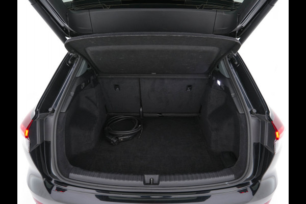 Audi Q4 e-tron 40 Launch edition Advanced Plus 77 kWh [3-Fase] {SOH-93%} (INCL-BTW) *HEATPUMP | ADAPT-CRUISE | MATRIX-LED | NAVI-FULLMAP | KEYLESS | CAMERA | DIGI-COCKPIT | DAB | AMBIENT-LIGHT | HEATED-SPORTSEATS | SHIFT-PADDLES | PRIVACY-GLASS | 19''ALU*