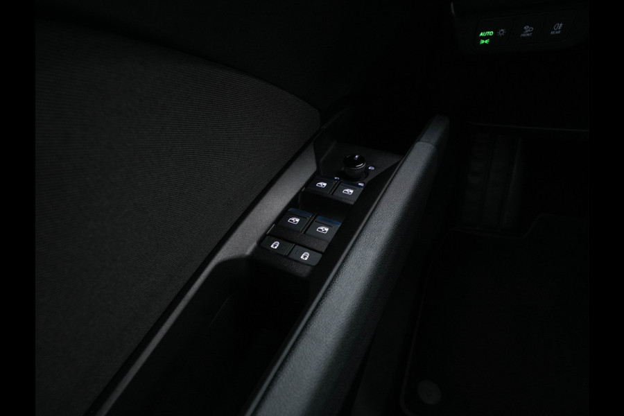 Audi Q4 e-tron 40 Launch edition Advanced Plus 77 kWh [3-Fase] {SOH-93%} (INCL-BTW) *HEATPUMP | ADAPT-CRUISE | MATRIX-LED | NAVI-FULLMAP | KEYLESS | CAMERA | DIGI-COCKPIT | DAB | AMBIENT-LIGHT | HEATED-SPORTSEATS | SHIFT-PADDLES | PRIVACY-GLASS | 19''ALU*