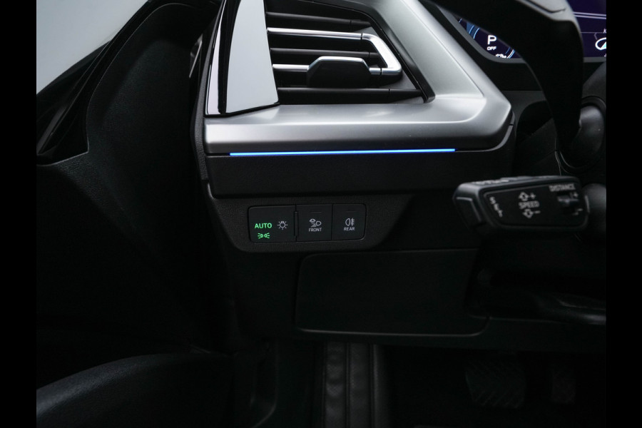 Audi Q4 e-tron 40 Launch edition Advanced Plus 77 kWh [3-Fase] {SOH-93%} (INCL-BTW) *HEATPUMP | ADAPT-CRUISE | MATRIX-LED | NAVI-FULLMAP | KEYLESS | CAMERA | DIGI-COCKPIT | DAB | AMBIENT-LIGHT | HEATED-SPORTSEATS | SHIFT-PADDLES | PRIVACY-GLASS | 19''ALU*