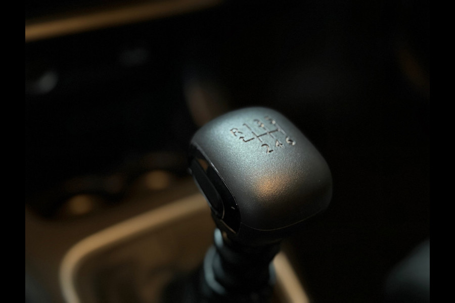 Citroën C3 1.2 PureTech Shine 110 PK | Cruise Control | Camera | Navigatie | Sportvelgen | Carplay