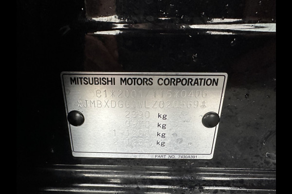 Mitsubishi Outlander 2.4 PHEV Intense (INCL.BTW) *LEATHER-MICROFIBRE | LED-LIGHTS | KEYLESS | CAMERA | HEATED-COMFORTSEATS | ECC | SHIFT-PADDLES | PDC | CRUISE | PRIVACY-GLASS | DAB | TOWBAR | 18''ALU *