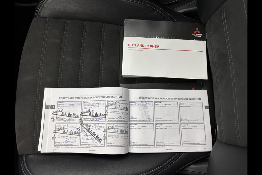 Mitsubishi Outlander 2.4 PHEV Intense (INCL.BTW) *LEATHER-MICROFIBRE | LED-LIGHTS | KEYLESS | CAMERA | HEATED-COMFORTSEATS | ECC | SHIFT-PADDLES | PDC | CRUISE | PRIVACY-GLASS | DAB | TOWBAR | 18''ALU *