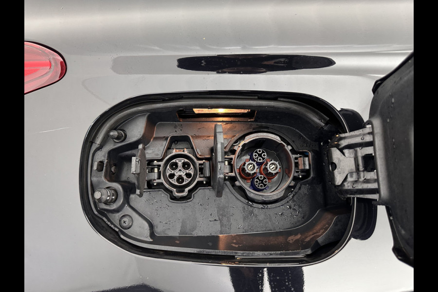 Mitsubishi Outlander 2.4 PHEV Intense (INCL.BTW) *LEATHER-MICROFIBRE | LED-LIGHTS | KEYLESS | CAMERA | HEATED-COMFORTSEATS | ECC | SHIFT-PADDLES | PDC | CRUISE | PRIVACY-GLASS | DAB | TOWBAR | 18''ALU *