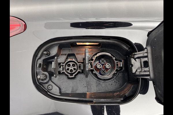 Mitsubishi Outlander 2.4 PHEV Intense (INCL.BTW) *LEATHER-MICROFIBRE | LED-LIGHTS | KEYLESS | CAMERA | HEATED-COMFORTSEATS | ECC | SHIFT-PADDLES | PDC | CRUISE | PRIVACY-GLASS | DAB | TOWBAR | 18''ALU *