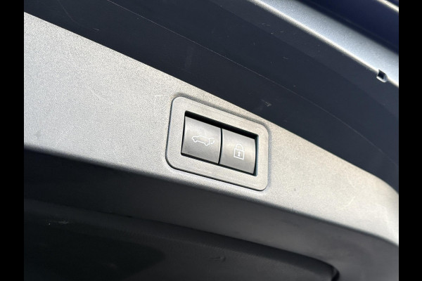 Toyota Corolla Touring Sports 1.8 Hybrid Executive | Trekhaak | Stoelverwarming | Head-up Display | Camera | Full LED |