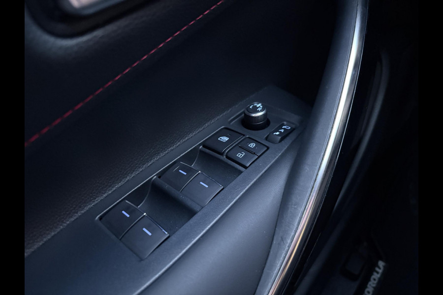 Toyota Corolla Touring Sports 1.8 Hybrid Executive | Trekhaak | Stoelverwarming | Head-up Display | Camera | Full LED |