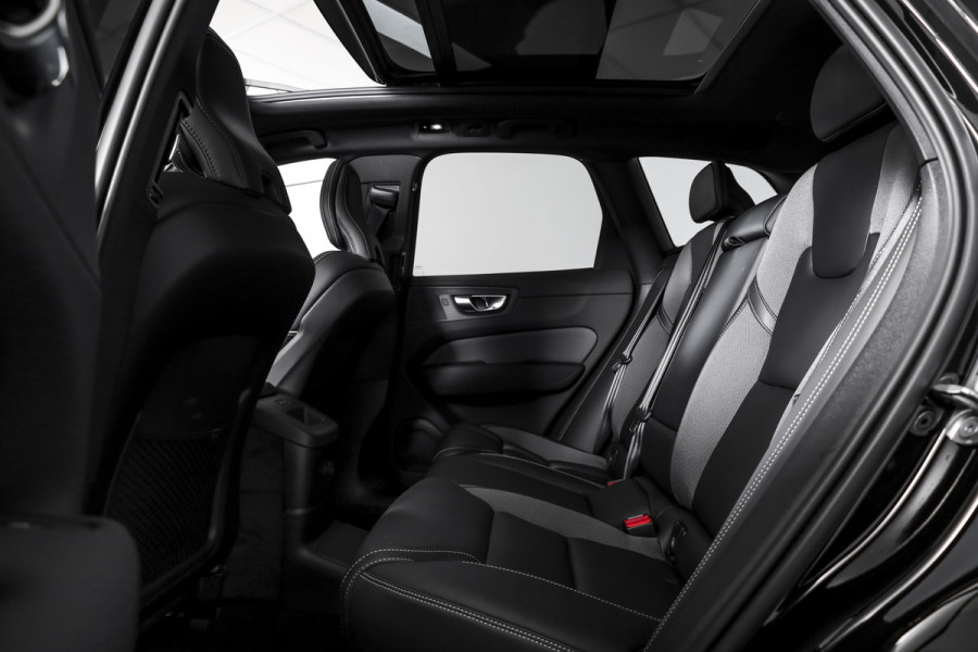 Volvo XC60 2.0 T6 Plug-in hybrid AWD Plus Black Edition - Facelift MY26 | S/K-Panodak | Dig. Cockpit | Adapt. Cruise | Elek. Klep | Stoel-+Stuurverw. | 360 Camera | NAV+App. Connect | ECC | LM 21" | 2649