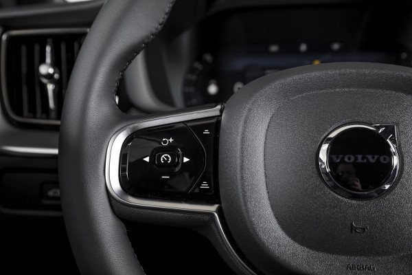 Volvo XC60 2.0 T6 Plug-in hybrid AWD Plus Black Edition - Facelift MY26 | S/K-Panodak | Dig. Cockpit | Adapt. Cruise | Elek. Klep | Stoel-+Stuurverw. | 360 Camera | NAV+App. Connect | ECC | LM 21" | 1424