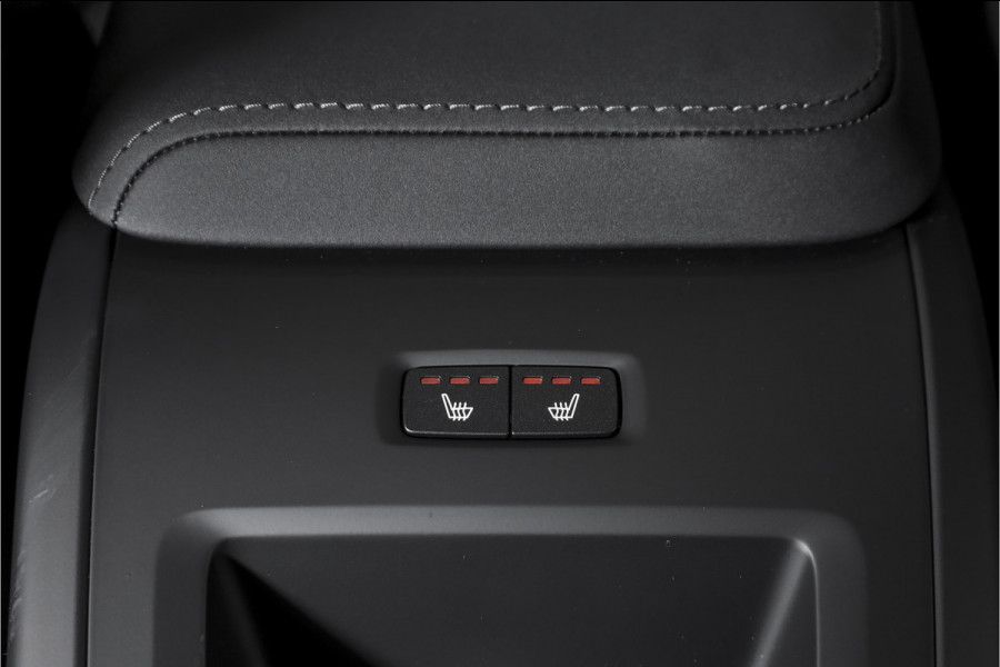 Volvo XC60 2.0 T6 Plug-in hybrid AWD Plus Black Edition - Facelift MY26 | S/K-Panodak | Dig. Cockpit | Adapt. Cruise | Elek. Klep | Stoel-+Stuurverw. | 360 Camera | NAV+App. Connect | ECC | LM 21" | 1424