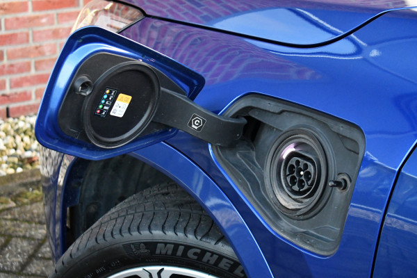 BMW X1 xDrive25e M-Sport ACC H/K 360 HUD El-zetel+Massage 20inch