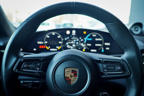 Porsche Taycan Turbo 93 kWh / 4Wiel Sturing / Pano / Passenger Display / Coated Brakes / Incl BTW
