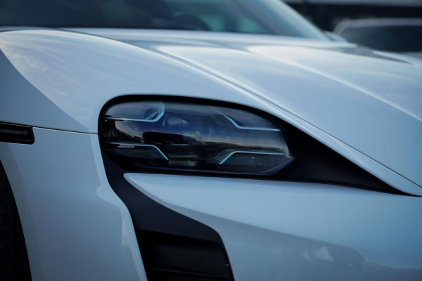 Porsche Taycan Turbo 93 kWh / 4Wiel Sturing / Pano / Passenger Display / Coated Brakes / Incl BTW