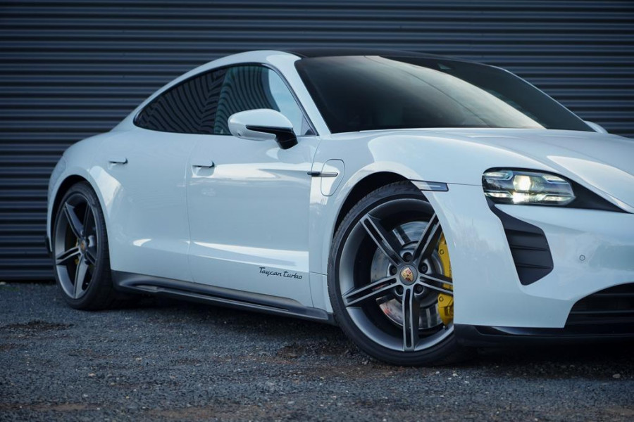 Porsche Taycan Turbo 93 kWh / 4Wiel Sturing / Pano / Passenger Display / Coated Brakes / Incl BTW