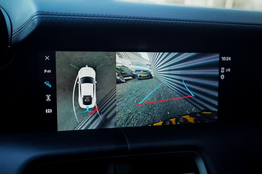 Porsche Taycan Turbo 93 kWh / 4Wiel Sturing / Pano / Passenger Display / Coated Brakes / Incl BTW