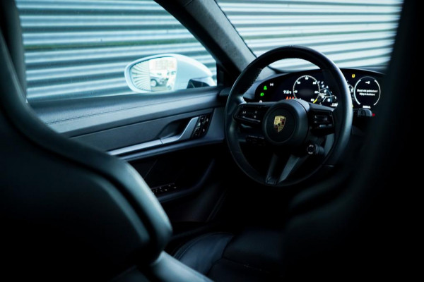 Porsche Taycan Turbo 93 kWh / 4Wiel Sturing / Pano / Passenger Display / Coated Brakes / Incl BTW