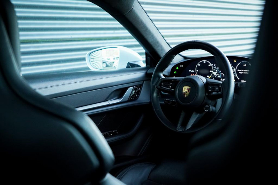 Porsche Taycan Turbo 93 kWh / 4Wiel Sturing / Pano / Passenger Display / Coated Brakes / Incl BTW